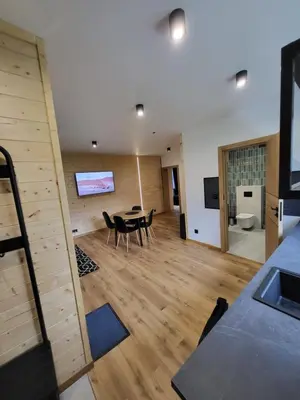 Telewizja i/lub zestaw kina domowego w obiekcie Apartament Różane Wzgórze