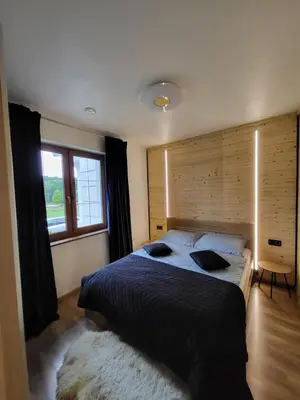 Łóżko lub łóżka w pokoju w obiekcie Apartament Różane Wzgórze