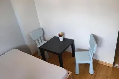 Łóżko lub łóżka w pokoju w obiekcie Przytulne Mieszkanie Śródmieście - - blisko Dworca PKP, darmowy parking przy ulicy, późne wymeldowanie, balkon