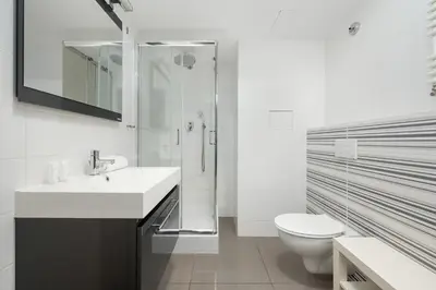 Łazienka w obiekcie Bright Studio with Air Conditioning and Parking by Noclegi Renters