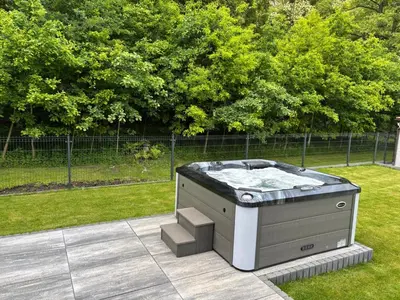 Ogród w obiekcie Domek z Sauną i Jacuzzi Leśne SPA
