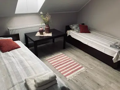 Łóżko lub łóżka w pokoju w obiekcie Kamienica pod Rakiem