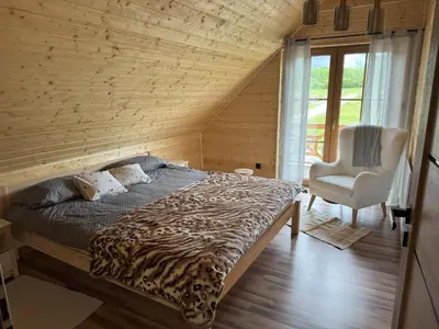 Łóżko lub łóżka w pokoju w obiekcie GóRSKA CHATA JAWOREK