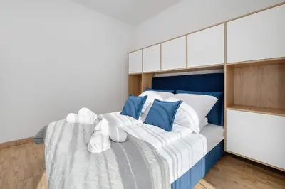 Łóżko lub łóżka w pokoju w obiekcie Indigo Apartment Wrocław by Solarento