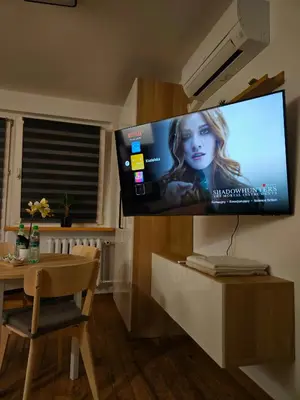 Telewizja i/lub zestaw kina domowego w obiekcie Apartament Kozielska z balkonem, klimatyzacja, darmowy Parking