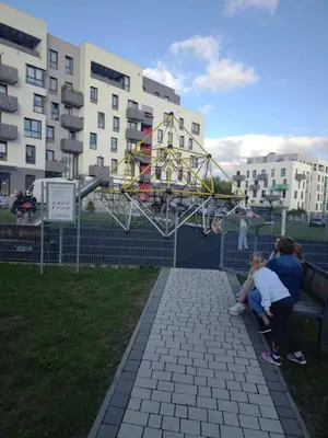 Plac zabaw dla dzieci w obiekcie Apartament na Letniej