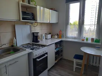Kuchnia lub aneks kuchenny w obiekcie mieszkanie dla zwykłych ludzi