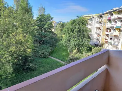 Balkon lub taras w obiekcie mieszkanie dla zwykłych ludzi