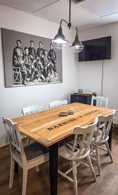 Telewizja i/lub zestaw kina domowego w obiekcie Apartament Antracytowe Wrota 2