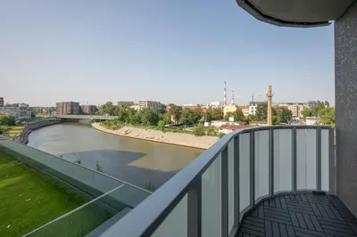 Widok na rzekę nieopodal tego apartamentu