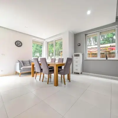Trawowa Spacious House by BookingHost