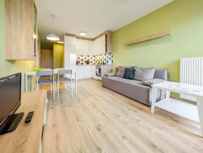 Telewizja i/lub zestaw kina domowego w obiekcie Riverwalk Charming Apartment by BookingHost
