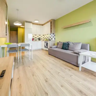 Riverwalk Charming Apartment by BookingHost