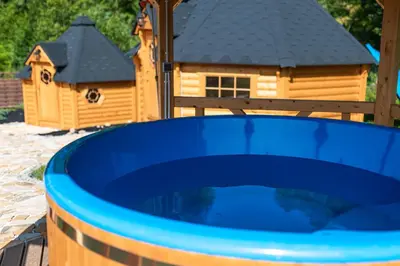 Basen w obiekcie Pod Chmielarzem lub w pobliżu