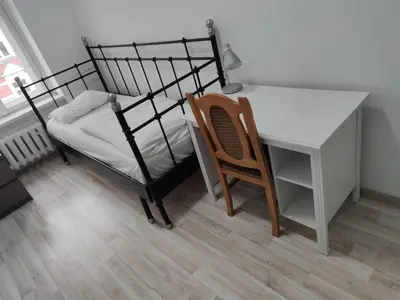 Łóżko lub łóżka w pokoju w obiekcie Aparttrans Wroclaw Botanic Garden