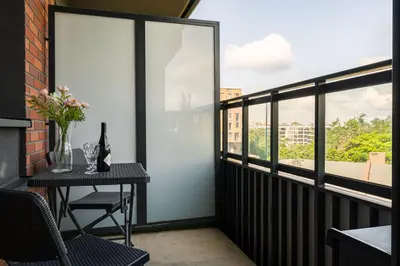 Balkon lub taras w obiekcie Dmowskiego Apt - Parking, Balcony - by Rentujemy