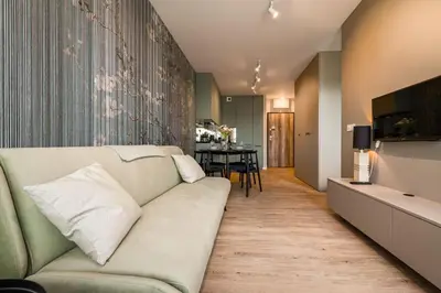 Telewizja i/lub zestaw kina domowego w obiekcie Dmowskiego Apt - Parking, Balcony - by Rentujemy