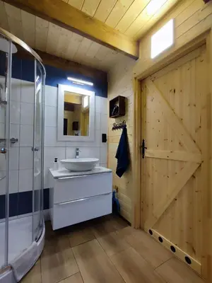 Łazienka w obiekcie Nova Osada Widok na Góry - domki z prywatnym jacuzzi