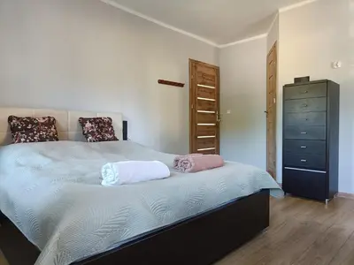 Łóżko lub łóżka w pokoju w obiekcie Pokoje gościnne Cyraneczka