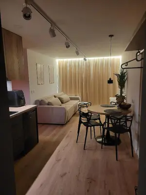 Część wypoczynkowa w obiekcie apartament z sauną CIS