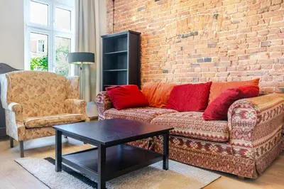 Część wypoczynkowa w obiekcie Gliwice Industrial Brick Style Apartment by BookingHost