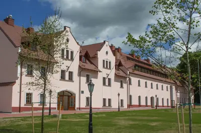 Budynek, w którym mieści się hotel