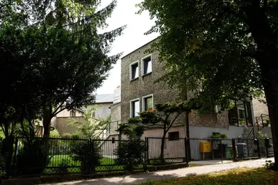 Budynek, w którym mieści się apartament