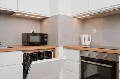 Kuchnia lub aneks kuchenny w obiekcie Apartment Legnicka Wroclaw with PARKING by Noclegi Renters
