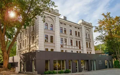 Budynek, w którym mieści się aparthotel