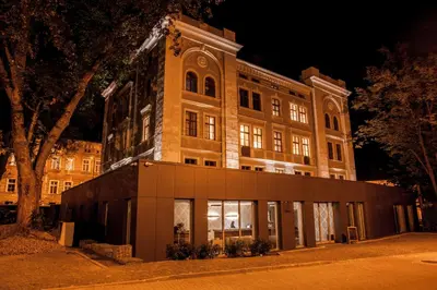 Budynek, w którym mieści się aparthotel