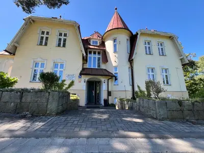 Budynek, w którym mieści się ośrodek wypoczynkowy
