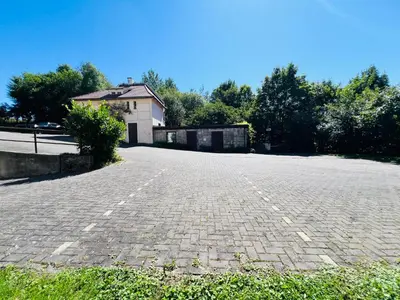 Budynek, w którym mieści się ośrodek wypoczynkowy