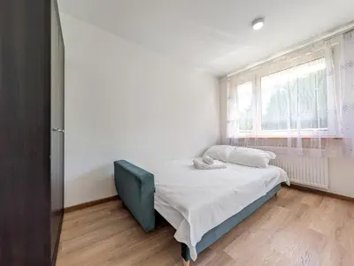 Łóżko lub łóżka w pokoju w obiekcie Hiszpańska Harmony Apartment by BookingHost