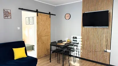 Telewizja i/lub zestaw kina domowego w obiekcie Na Skraju Lasu by LibertaRent