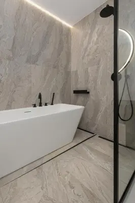 Łazienka w obiekcie Modern Apartment with AC & Parking in Wrocław by Noclegi Renters