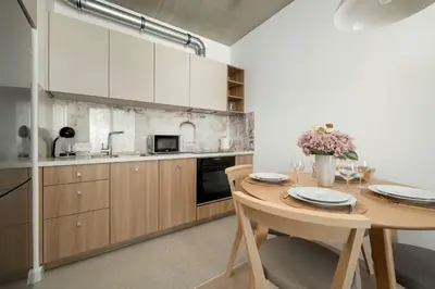 Kuchnia lub aneks kuchenny w obiekcie Luxury Apartments with Parking and Air Conditioning near Wrocław City Center by Renters Prestige