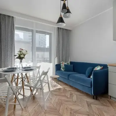 Tasteful Apartment Near Centennial Hall by Noclegi Renters