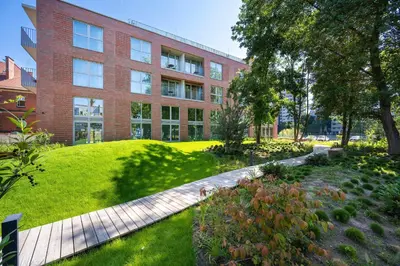 Ogród w obiekcie Księcia Witolda 60 Stylowy Apartament w Klimatycznym Budynku by Noclegi Renters