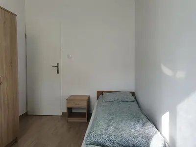 Łóżko lub łóżka w pokoju w obiekcie Hostel Berberysowa