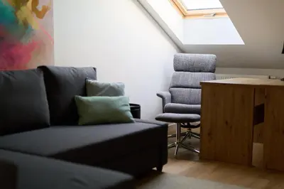 Część wypoczynkowa w obiekcie Reja Comfy Elegance Apartment by BookingHost