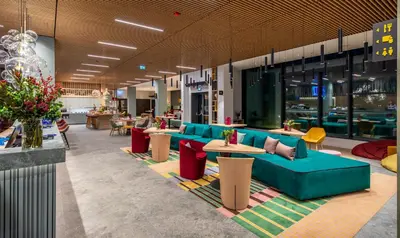 Część wypoczynkowa w obiekcie Hampton By Hilton Wroclaw Airport