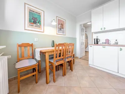 Kuchnia lub aneks kuchenny w obiekcie Szybowcowa Homely Apartment by BookingHost