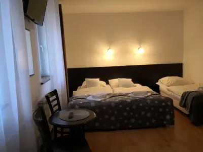 Łóżko lub łóżka w pokoju w obiekcie Nartorama HotRest