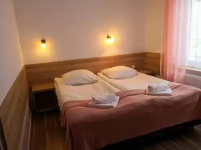 Łóżko lub łóżka w pokoju w obiekcie Nartorama HotRest