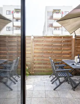 Balkon lub taras w obiekcie Graniczna Apartment Garden Suite - ProperUNIT