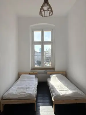 Łóżko lub łóżka w pokoju w obiekcie Kamienica Hostel