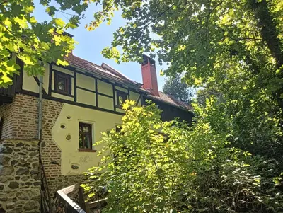 Budynek, w którym mieści się apartament