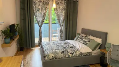 Łóżko lub łóżka w pokoju w obiekcie Green Leaf Studio