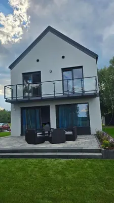 Budynek, w którym mieści się willa