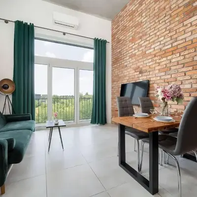 Elegant Studio with Air Conditioning Near the Airport in Wroclaw by Noclegi Renters